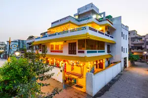 goSTOPS Lite Varanasi